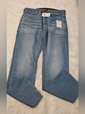Signature Levi's Men's Relaxed Jeans in Light Blue Comfort Flex
